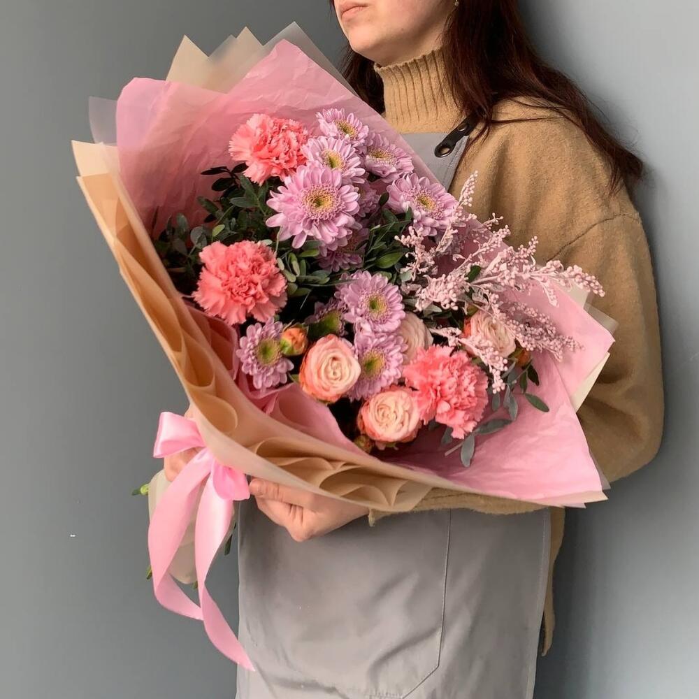 https://content2.flowwow-images.com/data/flowers/1000x1000/27/1742329647_47190927.jpg
